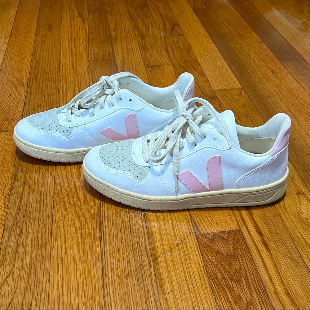 Veja Womens V-10 CWL  white/petale Size 9